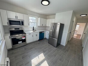 25 Elm St in West Orange, NJ - Building Photo - Building Photo