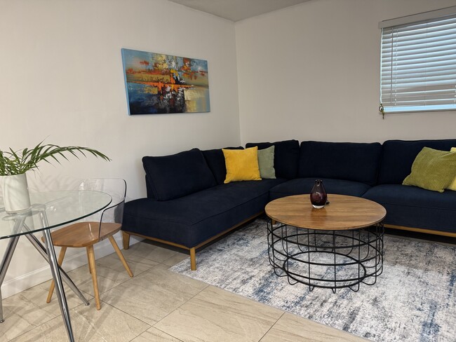 1214 NE 5th Ter, Unit 1