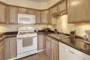 Legacy Bay Townhomes Apartments