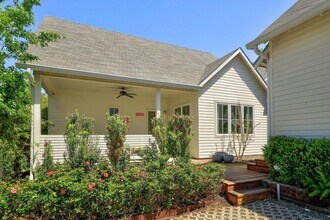 712 Cardinal Ln in Austin, TX - Foto de edificio - Building Photo