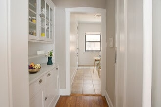 BJB Evanston - 1576 Oak in Evanston, IL - Foto de edificio - Building Photo