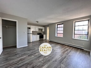 1407 Chapel St in New Haven, CT - Foto de edificio - Building Photo