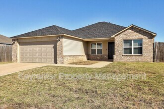 209 SE 4th St in Newcastle, OK - Building Photo - Building Photo
