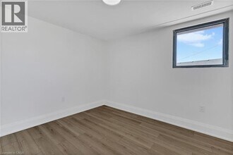 581 Lancaster St W in Kitchener, ON - Building Photo - Building Photo