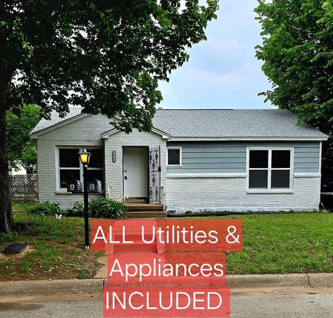 property at 1620 Oakwood St