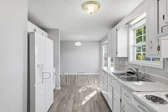 112 Waterford Dr in Oak Grove, KY - Building Photo - Building Photo