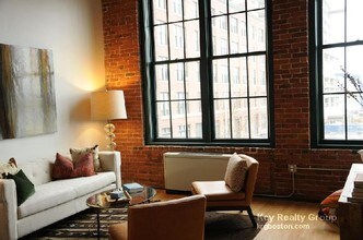 63 Melcher St-Unit -0BR in Boston, MA - Foto de edificio - Building Photo