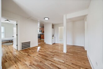 1000 Foster St in Evanston, IL - Foto de edificio - Building Photo