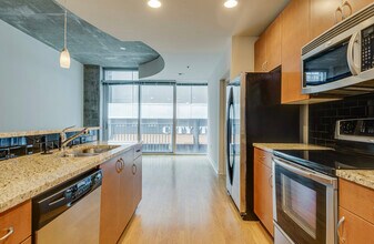 301 Demonbreun St, Unit 202 in Nashville, TN - Building Photo - Building Photo