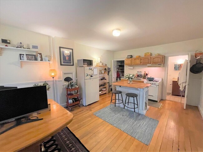 36 Linden Ave, Unit 2