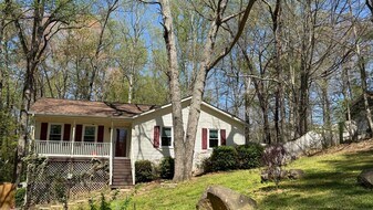 11 Hickory Ln in Stafford, VA - Building Photo