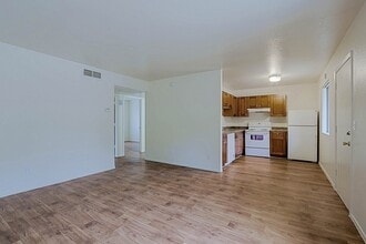 Sahuaro West Apartments in Phoenix, AZ - Foto de edificio - Building Photo