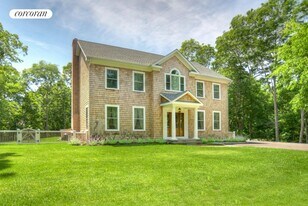 36 Edwards Ave in East Hampton, NY - Building Photo