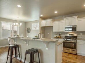 468 NW 30th St in Redmond, OR - Building Photo - Building Photo