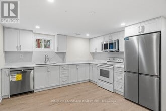 135 Waterloo Ave in Toronto, ON - Building Photo - Building Photo