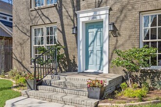 2108 Branard St in Houston, TX - Building Photo - Building Photo