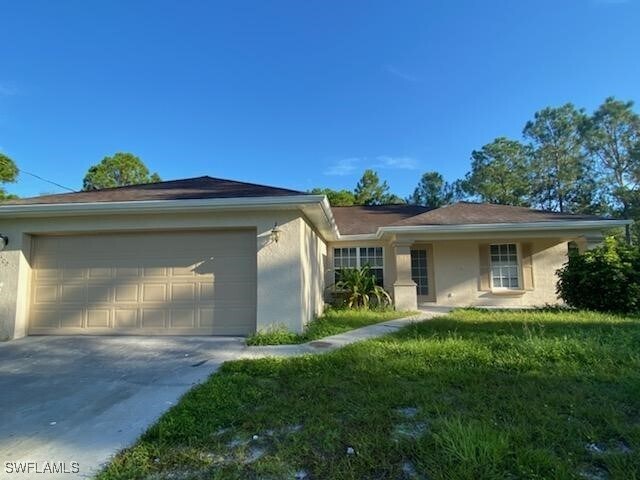208 Homewood Ave S in Lehigh Acres, FL - Building Photo