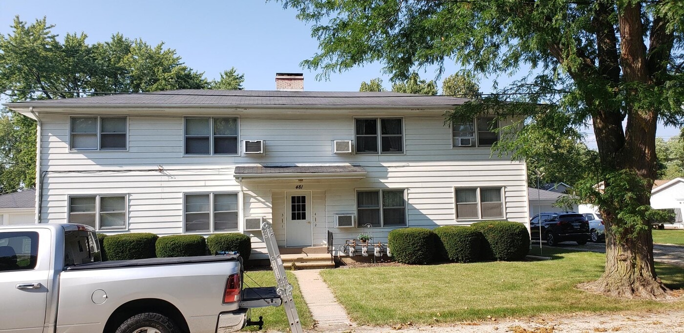 481 Lisbon St in Sandwich, IL - Foto de edificio