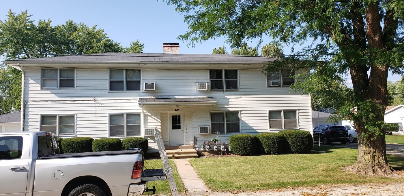 481 Lisbon St, Unit 4 in Sandwich, IL - Foto de edificio