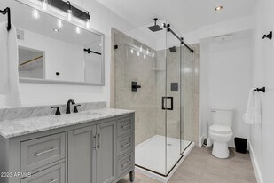 9270 E Mission Ln in Scottsdale, AZ - Building Photo