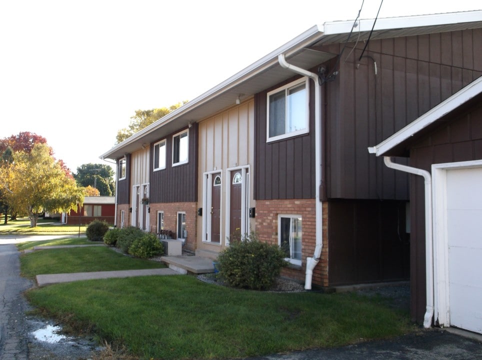 Sullivan Ridge in Oshkosh, WI - Building Photo