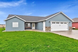 1455 Shoshone Dr in Spearfish, SD - Building Photo - Building Photo