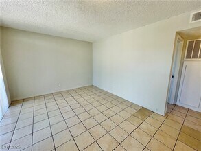 3330 Cambridge St in Las Vegas, NV - Foto de edificio - Building Photo