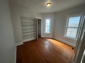 121 Elba St, Unit 1 in Rochester, NY - Foto de edificio - Building Photo