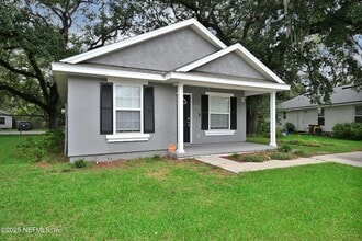 3702 Wood Creek Ln in Jacksonville, FL - Building Photo - Building Photo
