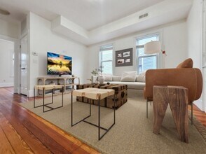 225 E Eagle St, Unit 2 in Boston, MA - Building Photo - Building Photo