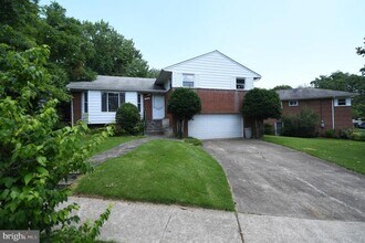 2016 Cascade Rd in Silver Spring, MD - Building Photo - Building Photo