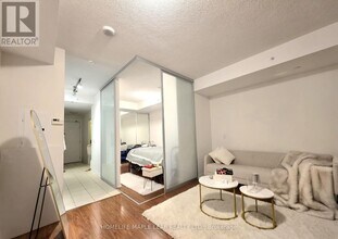 60 Annie Craig Dr in Toronto, ON - Building Photo - Building Photo