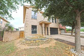 907 Starling Creek Loop in Laredo, TX - Building Photo - Building Photo