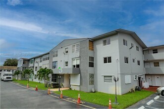 120 Royal Palm Rd in Hialeah, FL - Building Photo - Building Photo