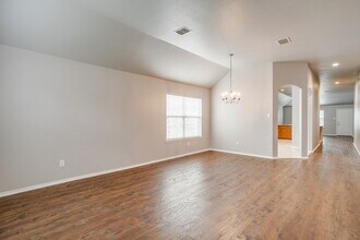 624 Horn St in Crowley, TX - Foto de edificio - Building Photo