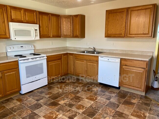 912 9th Ave SE in Valley City, ND - Building Photo - Building Photo