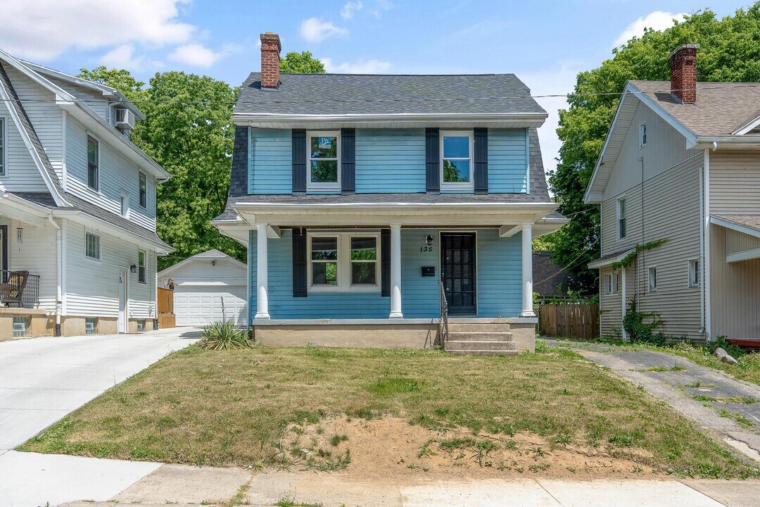 135 W Hudson Ave in Dayton, OH - Building Photo