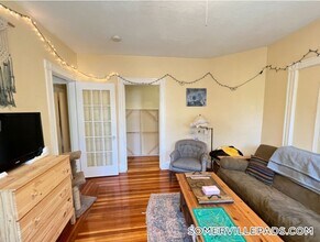 2 Gilson Terrace, Unit 2 in Somerville, MA - Foto de edificio - Building Photo