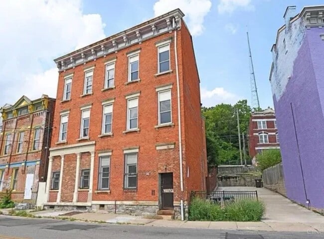 314 W McMicken Ave, Unit 2 in Cincinnati, OH - Foto de edificio - Building Photo