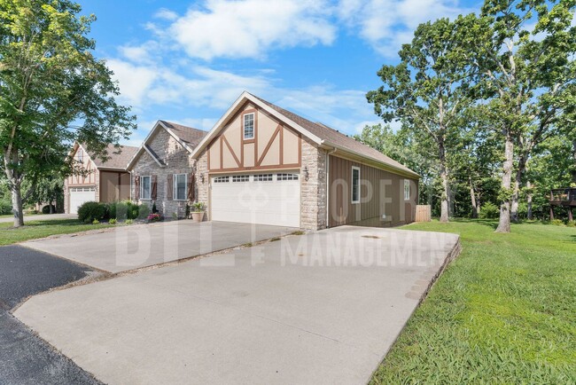 253 Cedar Glade Dr in Branson West, MO - Building Photo - Building Photo