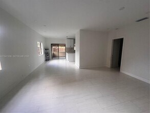 13528 SW 9th Ln in Miami, FL - Building Photo - Building Photo