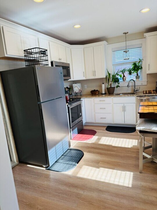 69 Washington St in West Warwick, RI - Building Photo