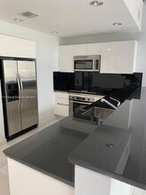 1060 Brickell Ave in Miami, FL - Building Photo - Building Photo