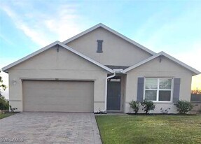 3811-3821 21st St SW in Lehigh Acres, FL - Building Photo