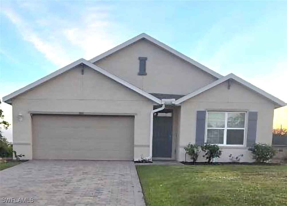 3811-3821 21st St SW in Lehigh Acres, FL - Building Photo