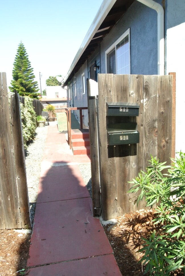 517 Central Ave in Pittsburg, CA - Building Photo - Building Photo