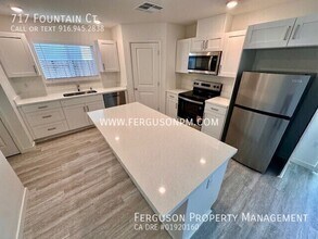 717 Fountain Ct in Roseville, CA - Building Photo - Building Photo