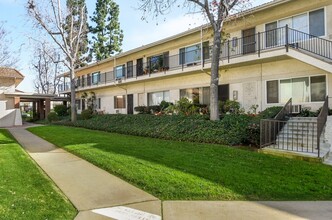 4545 Ramona Ave, Unit La Verne in La Verne, CA - Foto de edificio - Building Photo