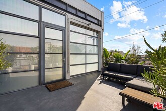 1534 17th St in Santa Monica, CA - Foto de edificio - Building Photo