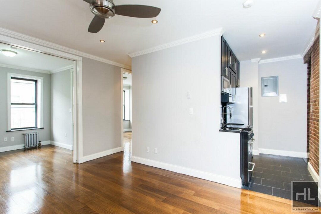 E 100TH ST. in New York, NY - Building Photo